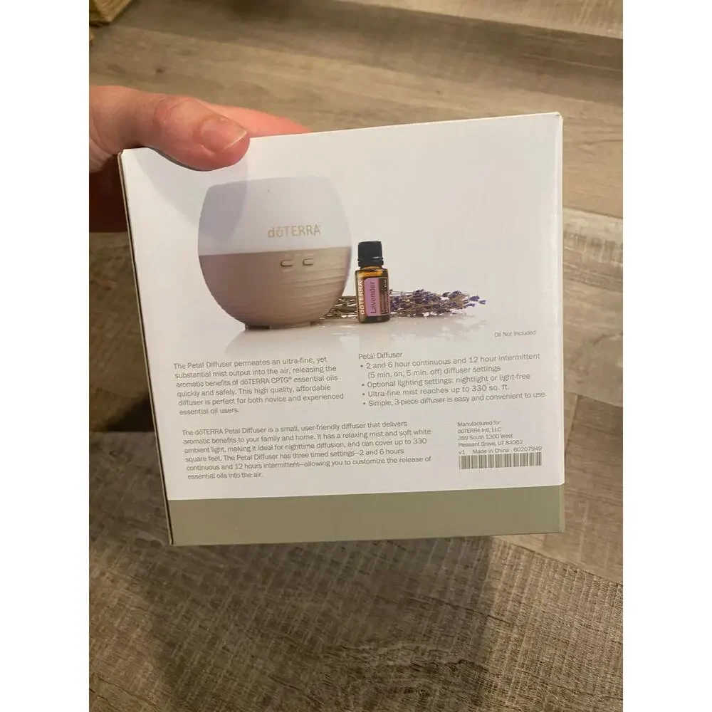 doTERRA Petal Essential Oil Diffuser White Aroma Device - Picture 3 of 13